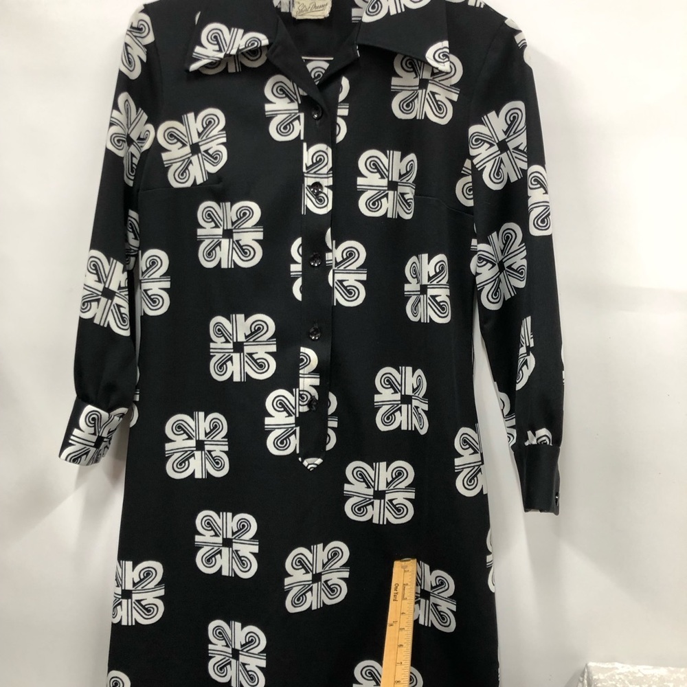 Vintage shirt dress made in California geometric black white long sleeve - Picture 14 of 16